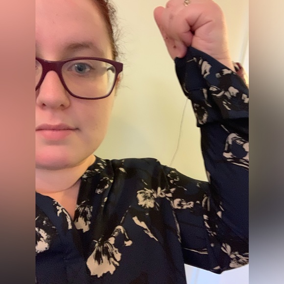 Simply Vera Vera Wang Navy Floral Blouse Size L - Picture 5 of 13